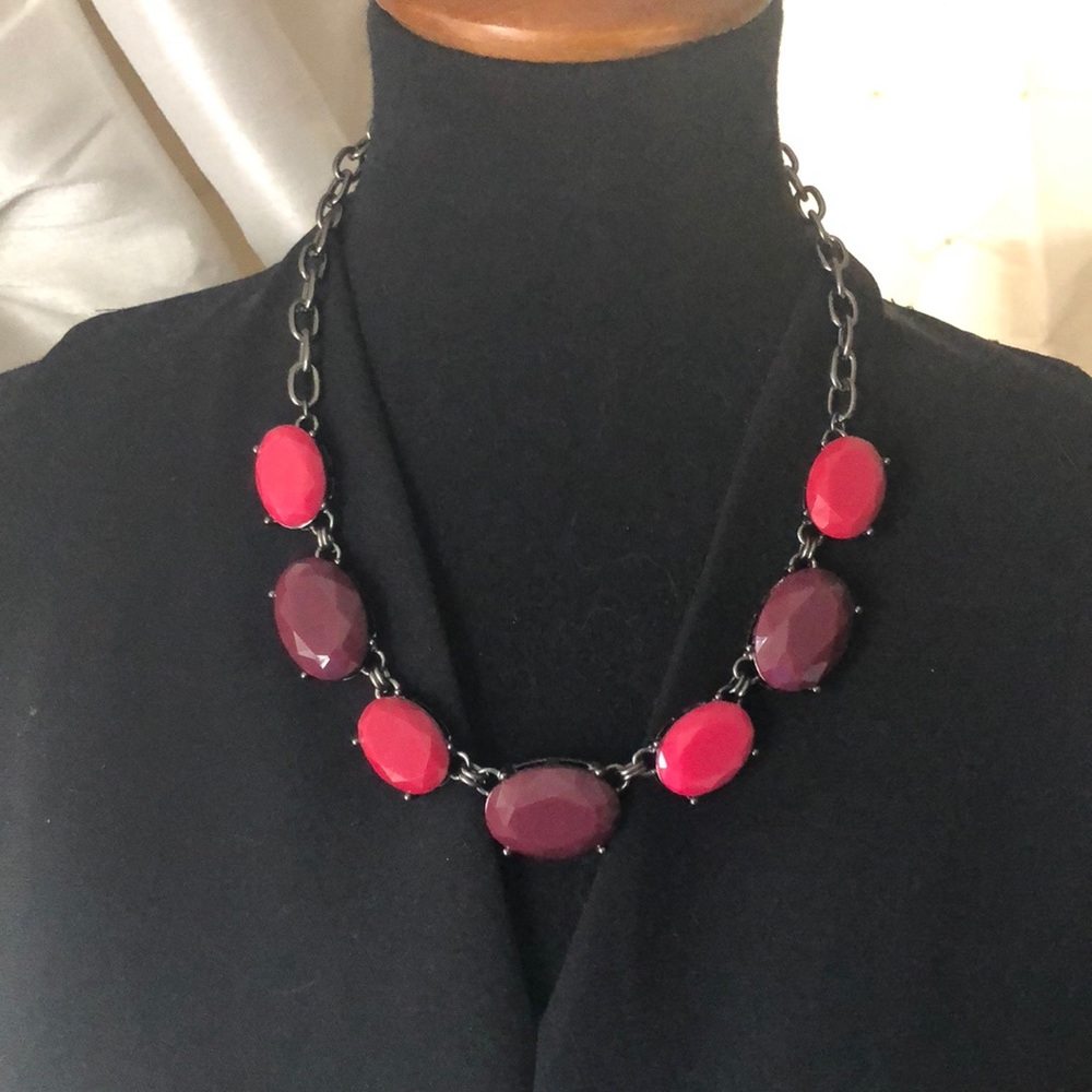 Short Premier Designs necklace.  Work one time